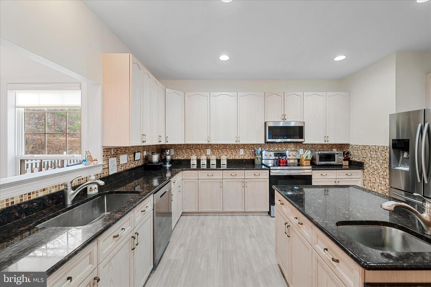 191 BANKS DR, WINCHESTER, Virginia 22602, 4 Bedrooms Bedrooms, ,3 BathroomsBathrooms,Residential,For sale,191 BANKS DR,VAFV2038226 MLS # VAFV2038226