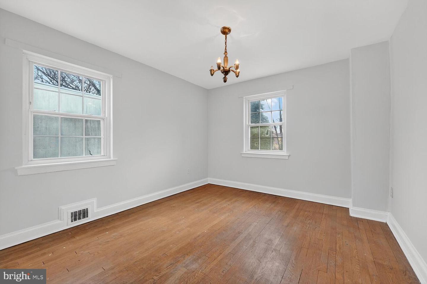 3701 CAMDEN ST SE, WASHINGTON, District Of Columbia 20020, 3 Bedrooms Bedrooms, 15 Rooms Rooms,3 BathroomsBathrooms,Residential,For sale,3701 CAMDEN ST SE,DCDC2233118 MLS # DCDC2233118