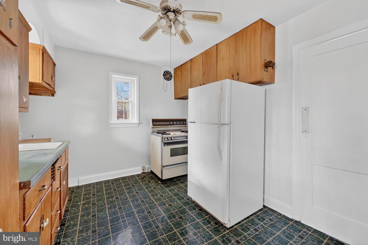3701 CAMDEN ST SE, WASHINGTON, District Of Columbia 20020, 3 Bedrooms Bedrooms, 15 Rooms Rooms,3 BathroomsBathrooms,Residential,For sale,3701 CAMDEN ST SE,DCDC2233118 MLS # DCDC2233118