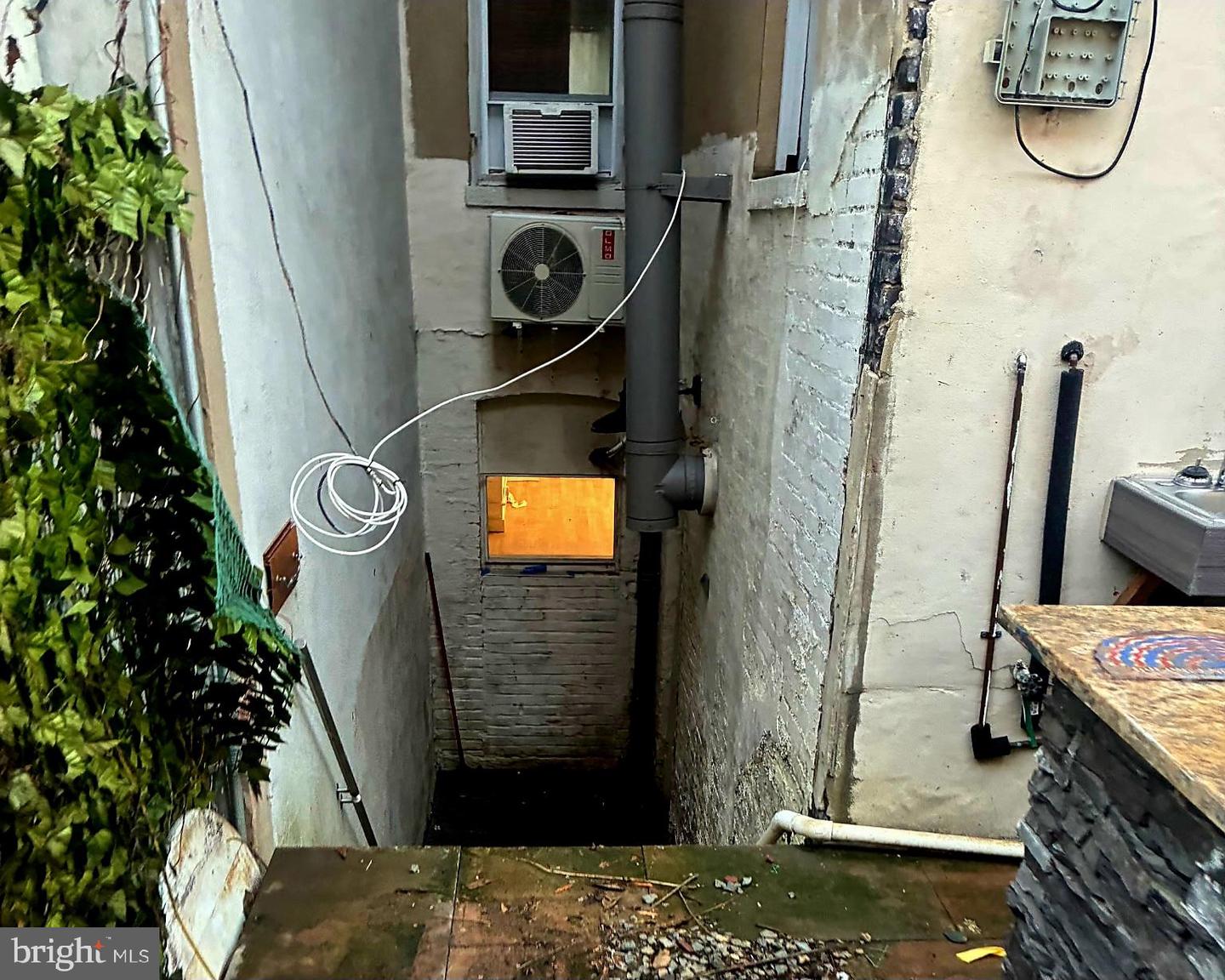 214 2ND ST SE, WASHINGTON, District Of Columbia 20003, 5 Bedrooms Bedrooms, 8 Rooms Rooms,2 BathroomsBathrooms,Residential,For sale,214 2ND ST SE,DCDC2211554 MLS # DCDC2211554