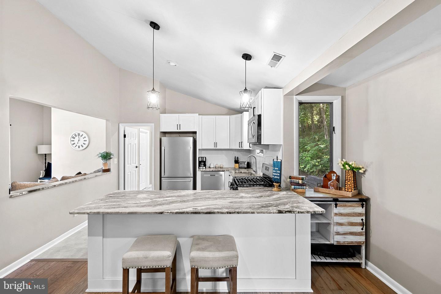 862 CARRIER DR, STRASBURG, Virginia 22657, 3 Bedrooms Bedrooms, ,2 BathroomsBathrooms,Residential,For sale,862 CARRIER DR,VASH2012694 MLS # VASH2012694