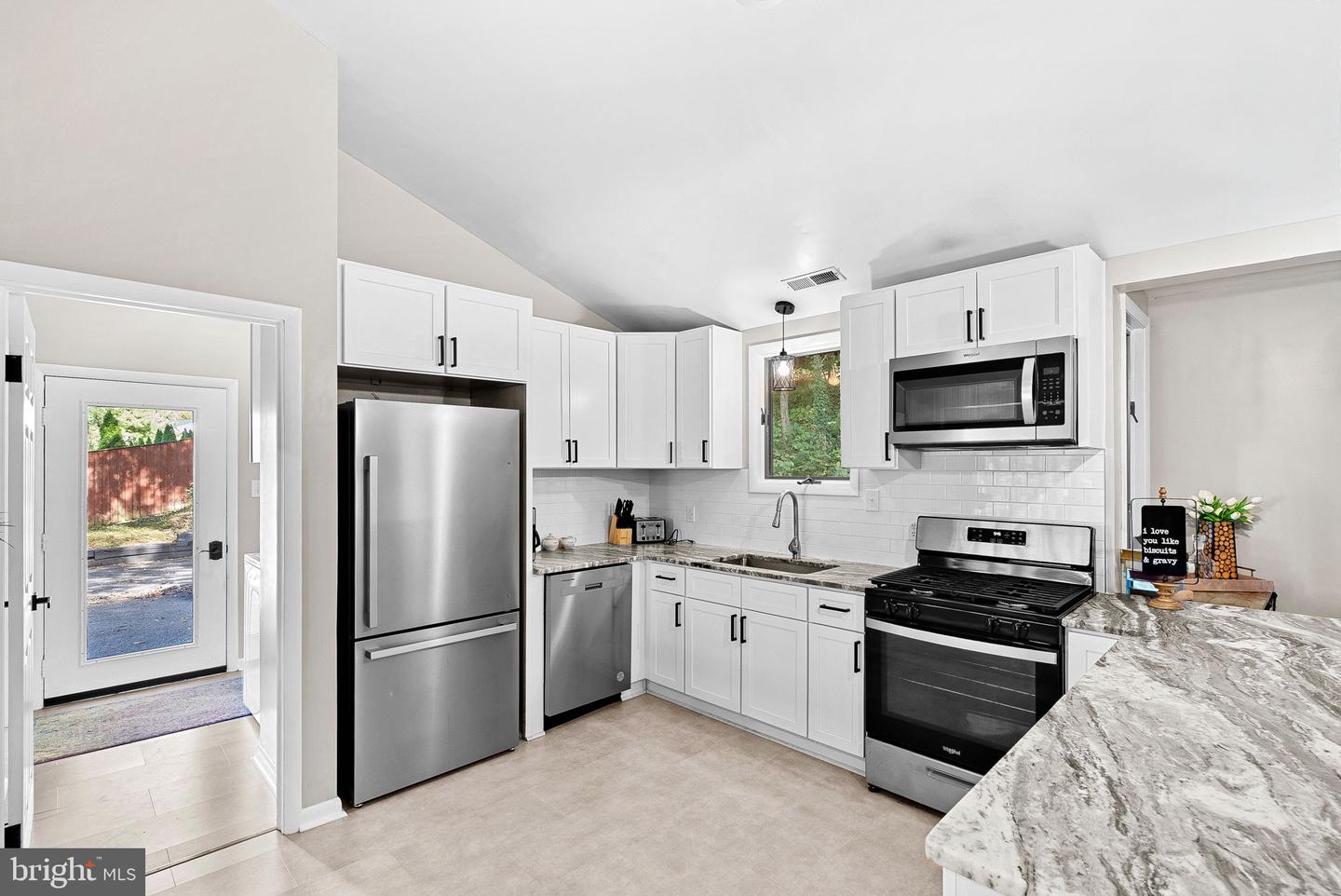 862 CARRIER DR, STRASBURG, Virginia 22657, 3 Bedrooms Bedrooms, ,2 BathroomsBathrooms,Residential,For sale,862 CARRIER DR,VASH2012694 MLS # VASH2012694