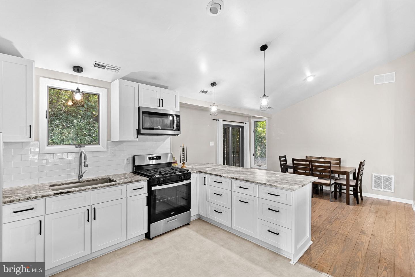 862 CARRIER DR, STRASBURG, Virginia 22657, 3 Bedrooms Bedrooms, ,2 BathroomsBathrooms,Residential,For sale,862 CARRIER DR,VASH2012694 MLS # VASH2012694