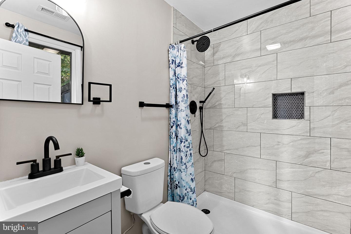 862 CARRIER DR, STRASBURG, Virginia 22657, 3 Bedrooms Bedrooms, ,2 BathroomsBathrooms,Residential,For sale,862 CARRIER DR,VASH2012694 MLS # VASH2012694