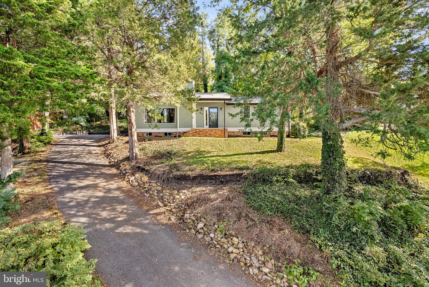 862 CARRIER DR, STRASBURG, Virginia 22657, 3 Bedrooms Bedrooms, ,2 BathroomsBathrooms,Residential,For sale,862 CARRIER DR,VASH2012694 MLS # VASH2012694