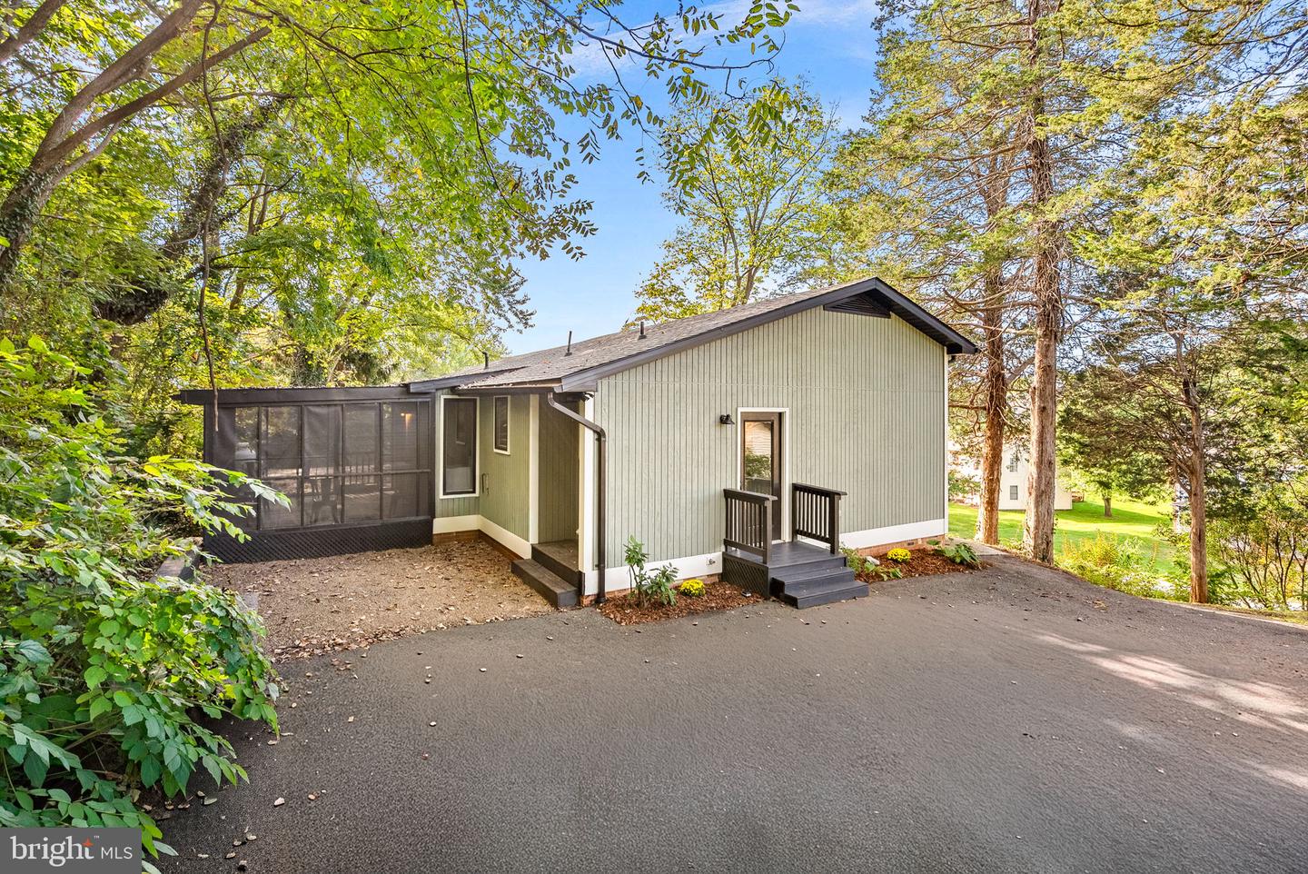 862 CARRIER DR, STRASBURG, Virginia 22657, 3 Bedrooms Bedrooms, ,2 BathroomsBathrooms,Residential,For sale,862 CARRIER DR,VASH2012694 MLS # VASH2012694