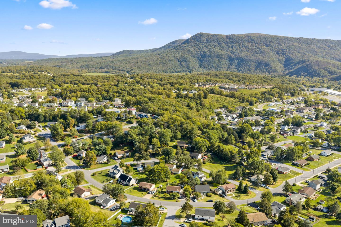 862 CARRIER DR, STRASBURG, Virginia 22657, 3 Bedrooms Bedrooms, ,2 BathroomsBathrooms,Residential,For sale,862 CARRIER DR,VASH2012694 MLS # VASH2012694