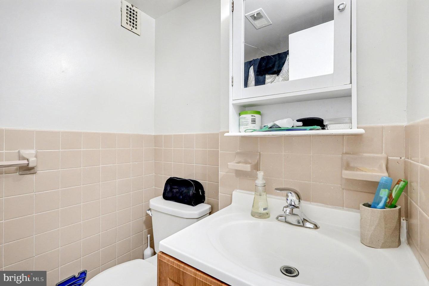 5340 HOLMES RUN PKWY #1118, ALEXANDRIA, Virginia 22304, 2 Bedrooms Bedrooms, ,1 BathroomBathrooms,Residential,For sale,5340 HOLMES RUN PKWY #1118,VAAX2052050 MLS # VAAX2052050 5340 HOLMES RUN PKWY #1118, ALEXANDRIA, Virginia 22304, 2 Bedrooms Bedrooms, ,1 BathroomBathrooms,Residential,For sale,5340 HOLMES RUN PKWY #1118,VAAX2052050 MLS # VAAX2052050