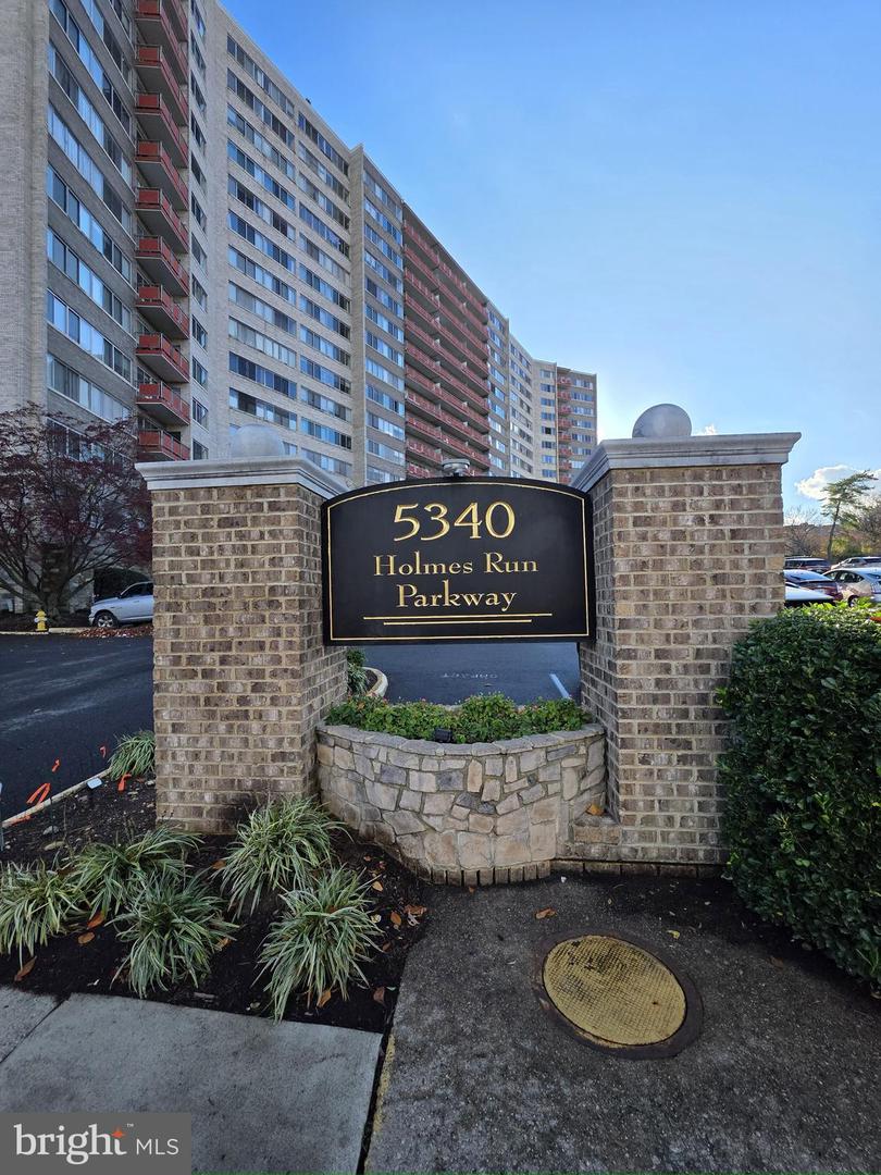 5340 HOLMES RUN PKWY #1118, ALEXANDRIA, Virginia 22304, 2 Bedrooms Bedrooms, ,1 BathroomBathrooms,Residential,For sale,5340 HOLMES RUN PKWY #1118,VAAX2052050 MLS # VAAX2052050 5340 HOLMES RUN PKWY #1118, ALEXANDRIA, Virginia 22304, 2 Bedrooms Bedrooms, ,1 BathroomBathrooms,Residential,For sale,5340 HOLMES RUN PKWY #1118,VAAX2052050 MLS # VAAX2052050