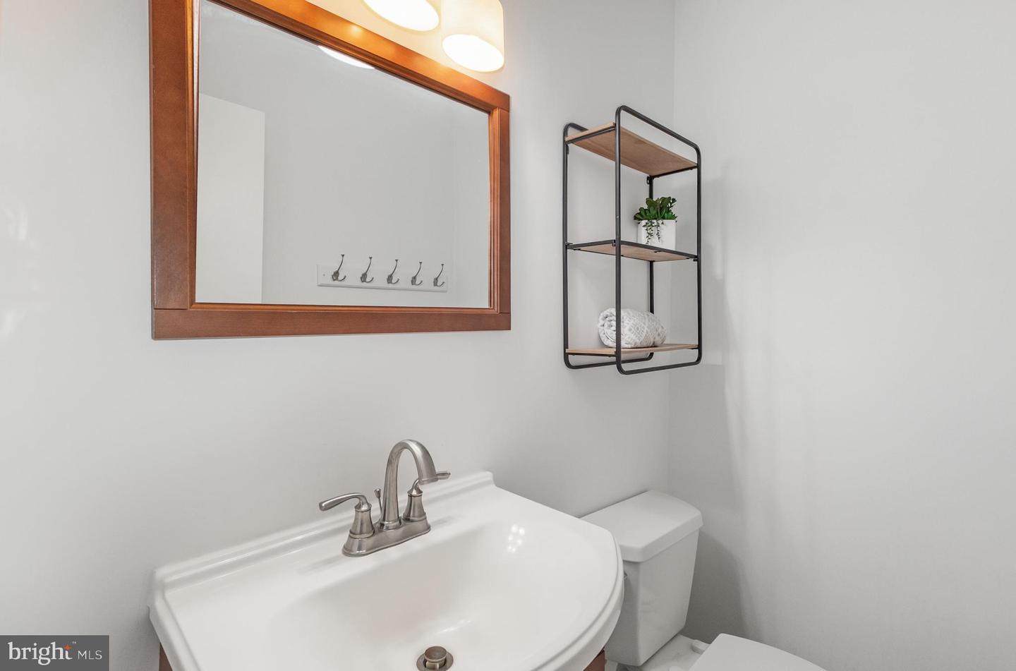 6641 WAKEFIELD DR #317, ALEXANDRIA, Virginia 22307, 2 Bedrooms Bedrooms, ,1 BathroomBathrooms,Residential,For sale,6641 WAKEFIELD DR #317,VAFX2280640 MLS # VAFX2280640