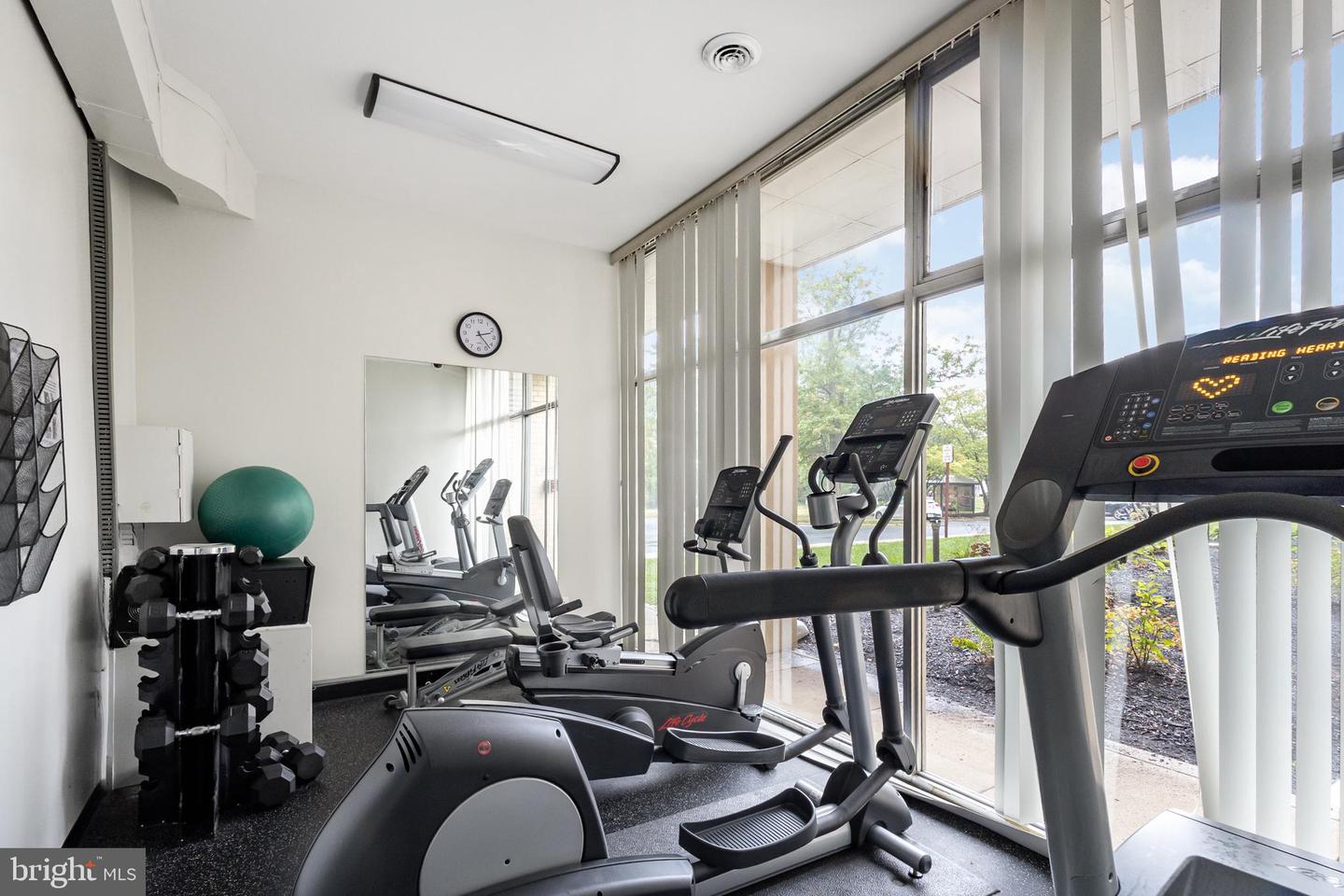 6641 WAKEFIELD DR #317, ALEXANDRIA, Virginia 22307, 2 Bedrooms Bedrooms, ,1 BathroomBathrooms,Residential,For sale,6641 WAKEFIELD DR #317,VAFX2280640 MLS # VAFX2280640