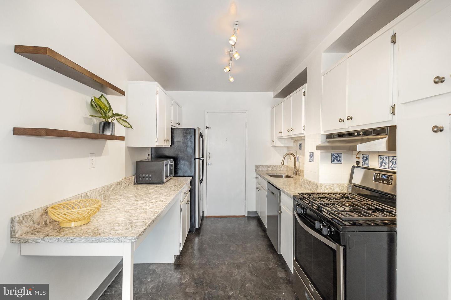 6641 WAKEFIELD DR #317, ALEXANDRIA, Virginia 22307, 2 Bedrooms Bedrooms, ,1 BathroomBathrooms,Residential,For sale,6641 WAKEFIELD DR #317,VAFX2280640 MLS # VAFX2280640