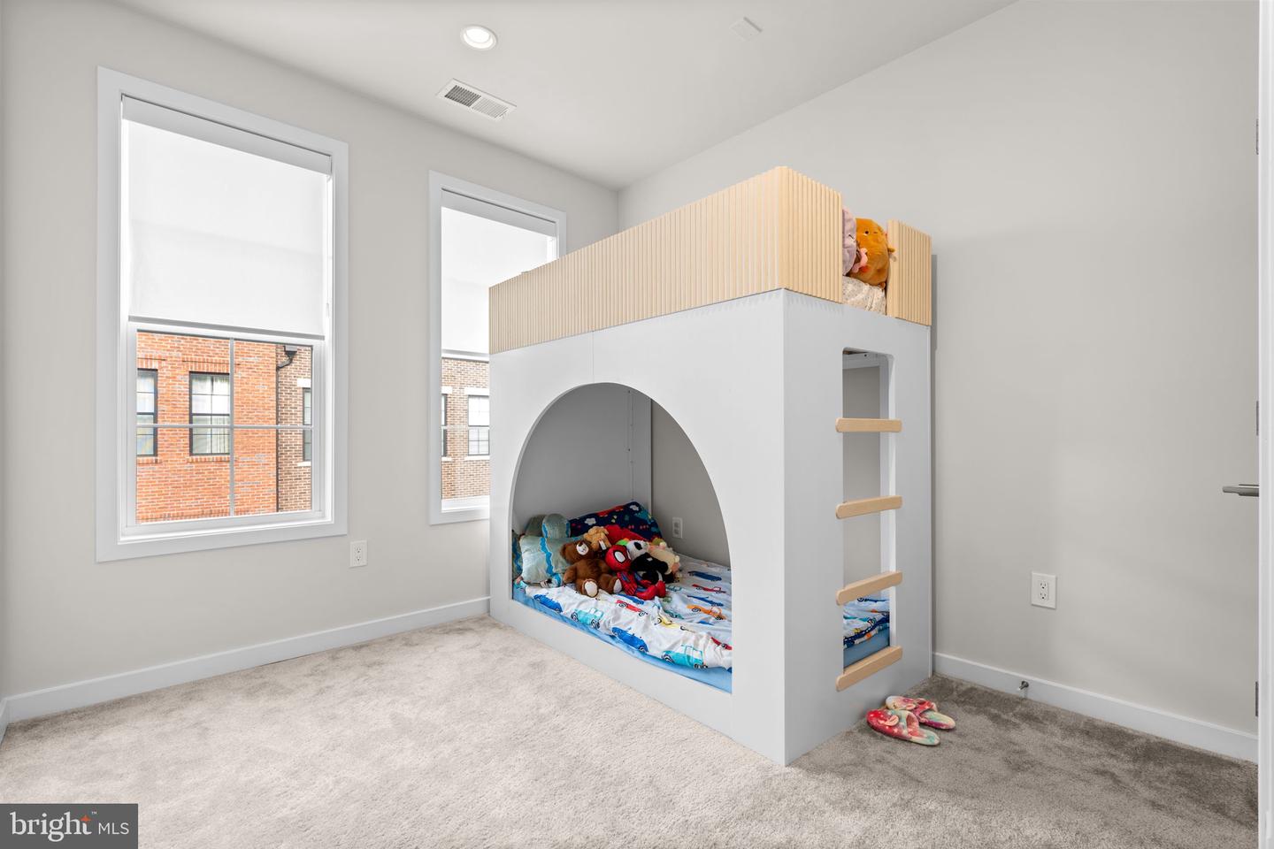 7509 SAWYER FARM WAY #2002, MCLEAN, Virginia 22102, 4 Bedrooms Bedrooms, ,3 BathroomsBathrooms,Residential,For sale,7509 SAWYER FARM WAY #2002,VAFX2280644 MLS # VAFX2280644