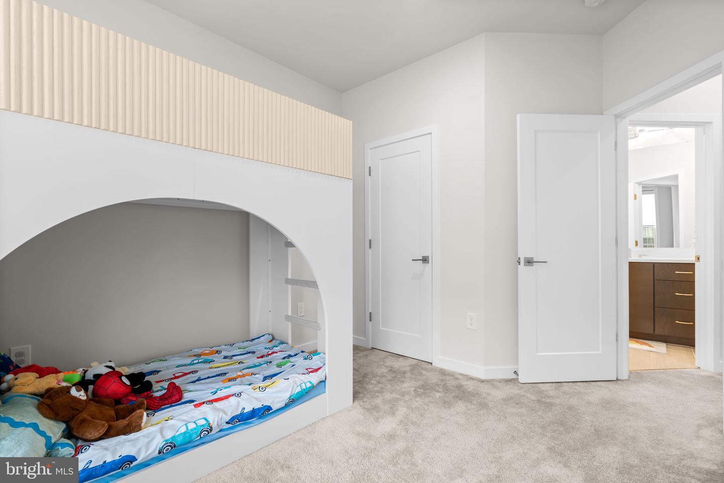 7509 SAWYER FARM WAY #2002, MCLEAN, Virginia 22102, 4 Bedrooms Bedrooms, ,3 BathroomsBathrooms,Residential,For sale,7509 SAWYER FARM WAY #2002,VAFX2280644 MLS # VAFX2280644