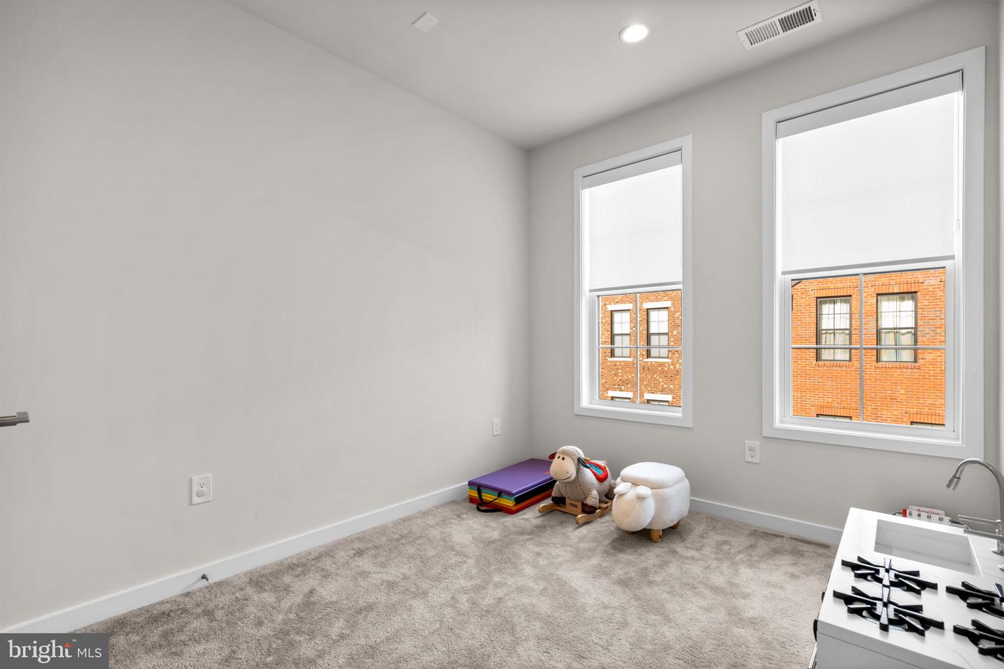 7509 SAWYER FARM WAY #2002, MCLEAN, Virginia 22102, 4 Bedrooms Bedrooms, ,3 BathroomsBathrooms,Residential,For sale,7509 SAWYER FARM WAY #2002,VAFX2280644 MLS # VAFX2280644