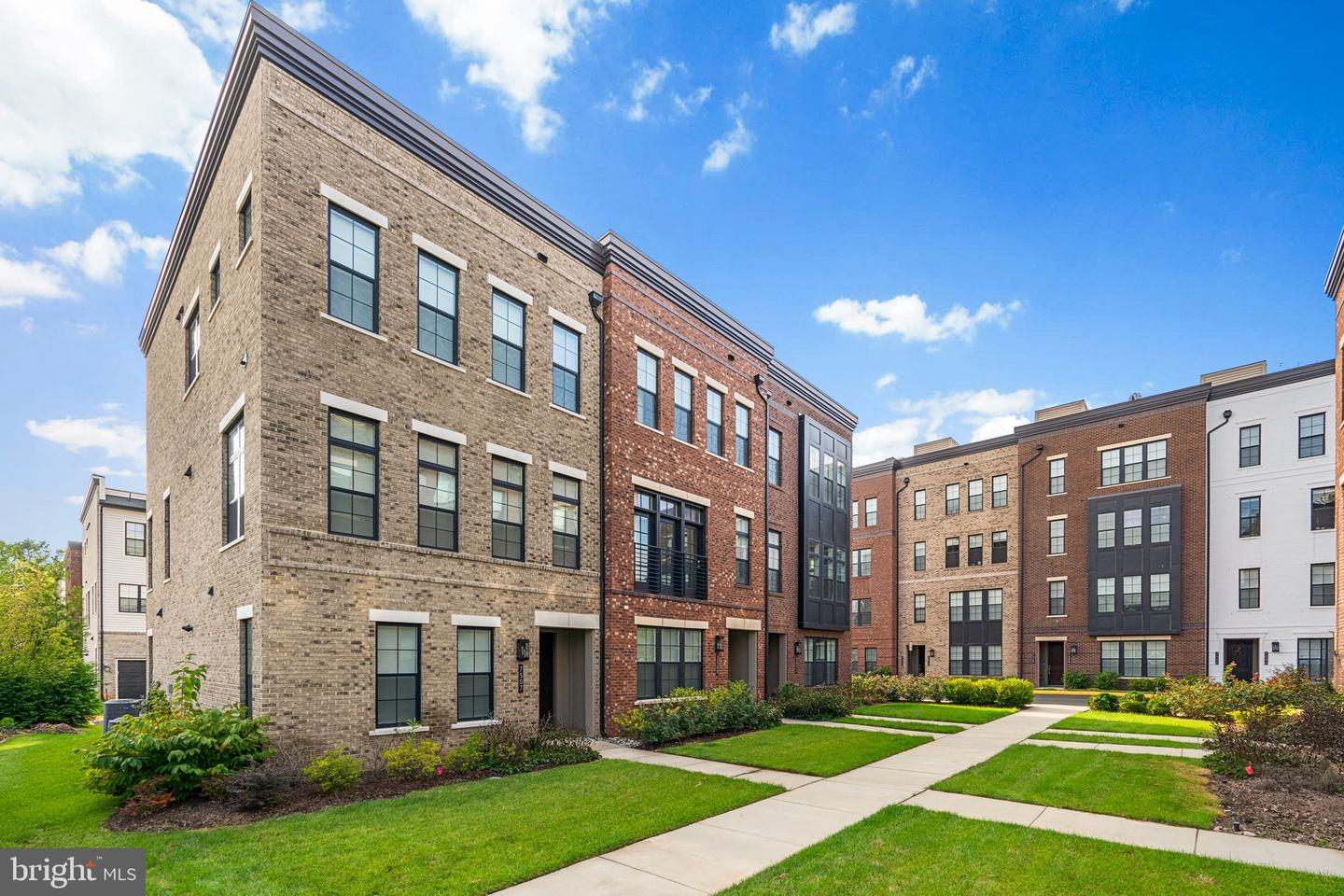 7509 SAWYER FARM WAY #2002, MCLEAN, Virginia 22102, 4 Bedrooms Bedrooms, ,3 BathroomsBathrooms,Residential,For sale,7509 SAWYER FARM WAY #2002,VAFX2280644 MLS # VAFX2280644