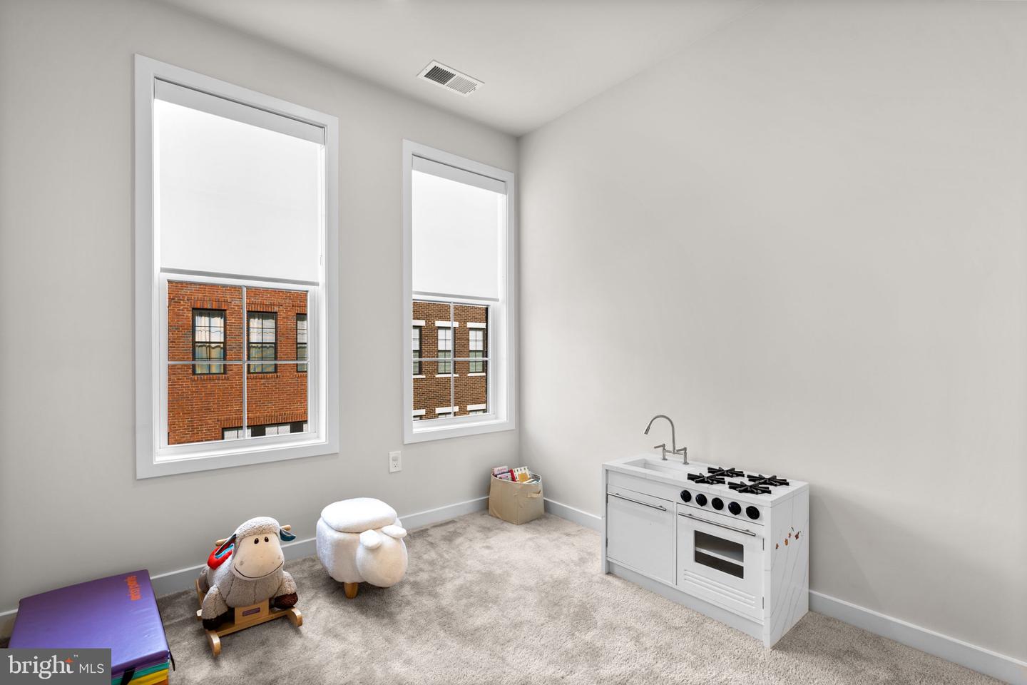 7509 SAWYER FARM WAY #2002, MCLEAN, Virginia 22102, 4 Bedrooms Bedrooms, ,3 BathroomsBathrooms,Residential,For sale,7509 SAWYER FARM WAY #2002,VAFX2280644 MLS # VAFX2280644