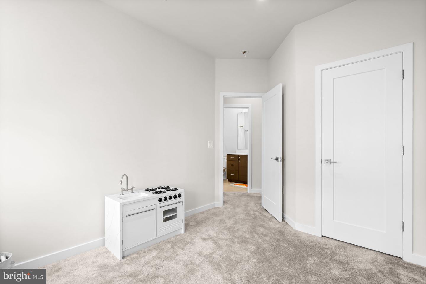 7509 SAWYER FARM WAY #2002, MCLEAN, Virginia 22102, 4 Bedrooms Bedrooms, ,3 BathroomsBathrooms,Residential,For sale,7509 SAWYER FARM WAY #2002,VAFX2280644 MLS # VAFX2280644