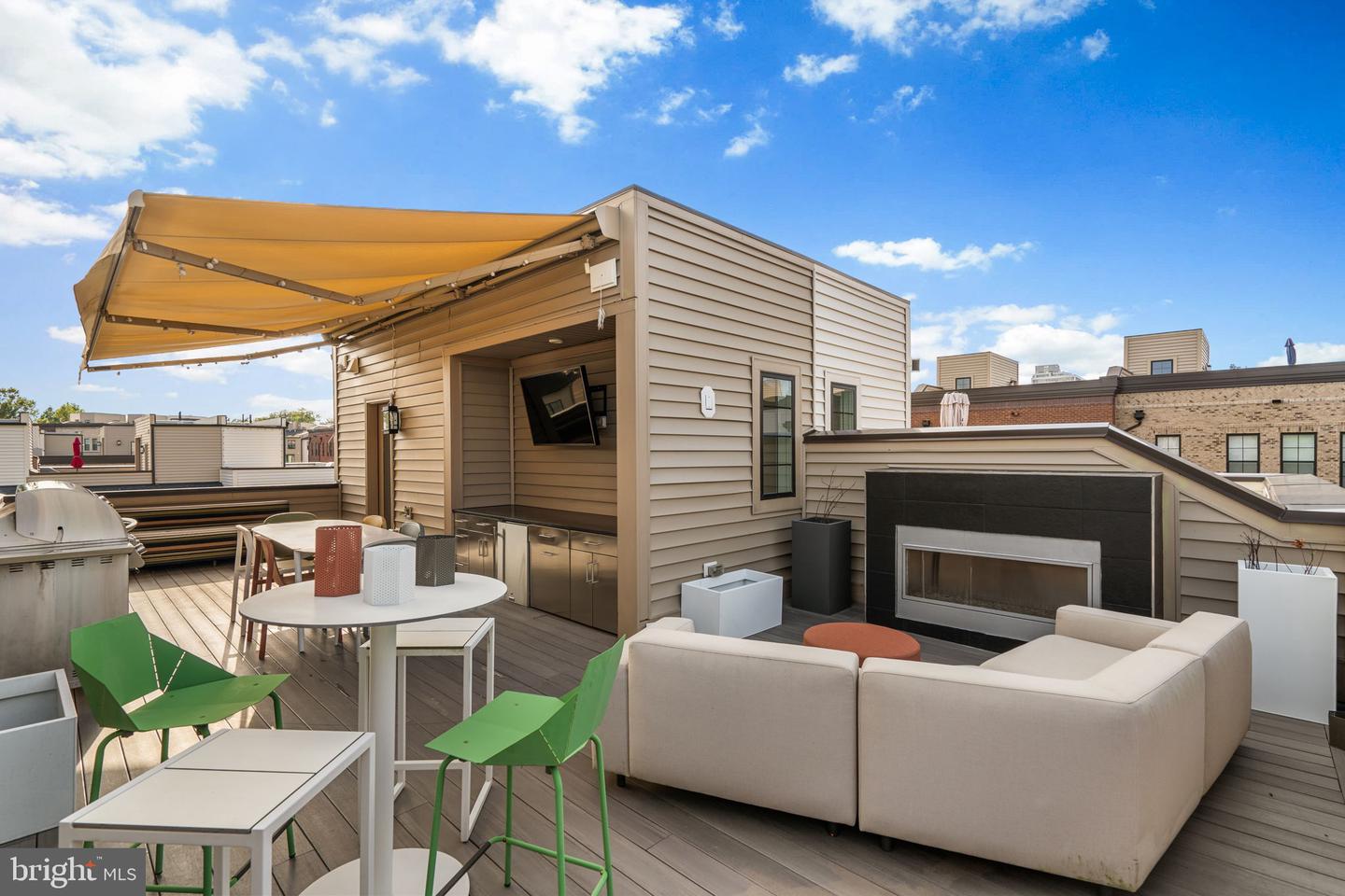 7509 SAWYER FARM WAY #2002, MCLEAN, Virginia 22102, 4 Bedrooms Bedrooms, ,3 BathroomsBathrooms,Residential,For sale,7509 SAWYER FARM WAY #2002,VAFX2280644 MLS # VAFX2280644