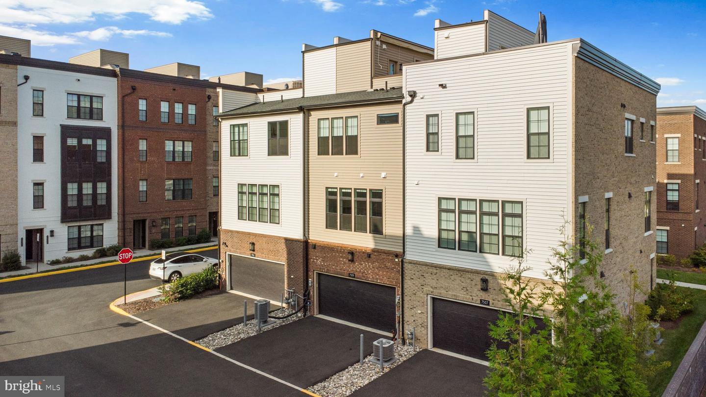 7509 SAWYER FARM WAY #2002, MCLEAN, Virginia 22102, 4 Bedrooms Bedrooms, ,3 BathroomsBathrooms,Residential,For sale,7509 SAWYER FARM WAY #2002,VAFX2280644 MLS # VAFX2280644