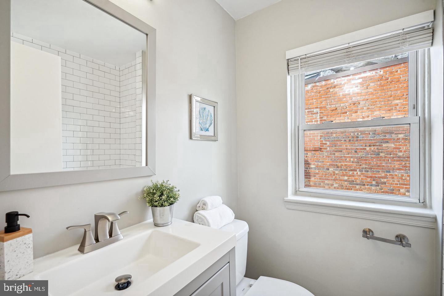 325 17TH ST SE, WASHINGTON, District Of Columbia 20003, 2 Bedrooms Bedrooms, ,1 BathroomBathrooms,Residential,For sale,325 17TH ST SE,DCDC2228690 MLS # DCDC2228690