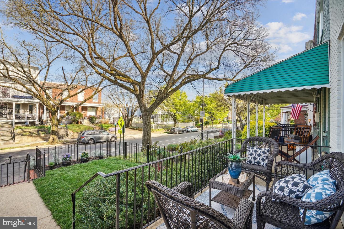 325 17TH ST SE, WASHINGTON, District Of Columbia 20003, 2 Bedrooms Bedrooms, ,1 BathroomBathrooms,Residential,For sale,325 17TH ST SE,DCDC2228690 MLS # DCDC2228690