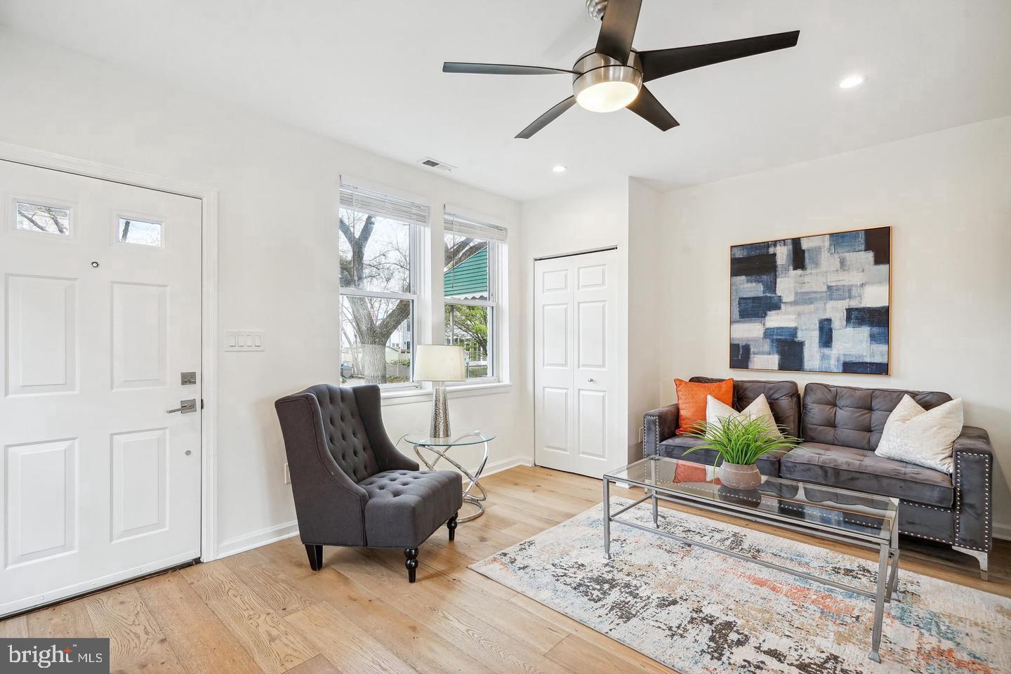 325 17TH ST SE, WASHINGTON, District Of Columbia 20003, 2 Bedrooms Bedrooms, ,1 BathroomBathrooms,Residential,For sale,325 17TH ST SE,DCDC2228690 MLS # DCDC2228690