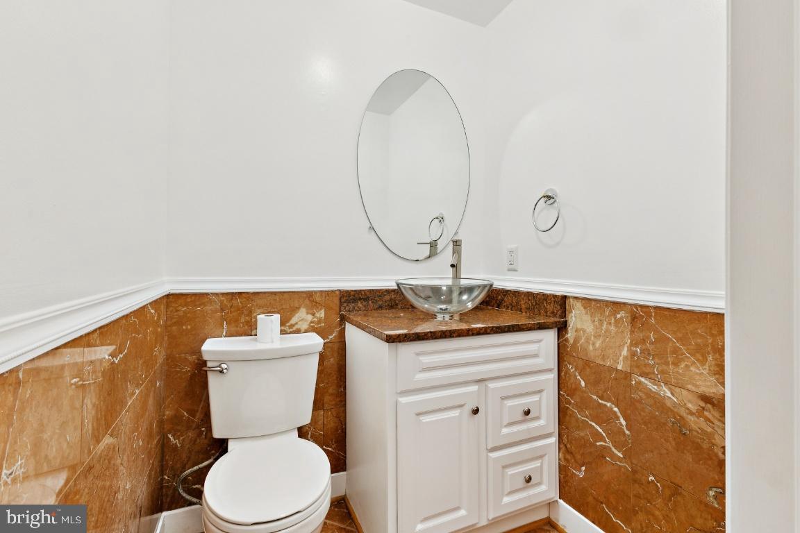 2724 BERRYLAND DR, OAKTON, Virginia 22124, 4 Bedrooms Bedrooms, 13 Rooms Rooms,4 BathroomsBathrooms,Residential,For sale,2724 BERRYLAND DR,VAFX2276184 MLS # VAFX2276184