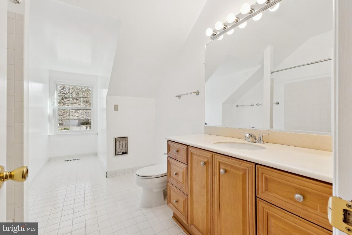 2724 BERRYLAND DR, OAKTON, Virginia 22124, 4 Bedrooms Bedrooms, 13 Rooms Rooms,4 BathroomsBathrooms,Residential,For sale,2724 BERRYLAND DR,VAFX2276184 MLS # VAFX2276184