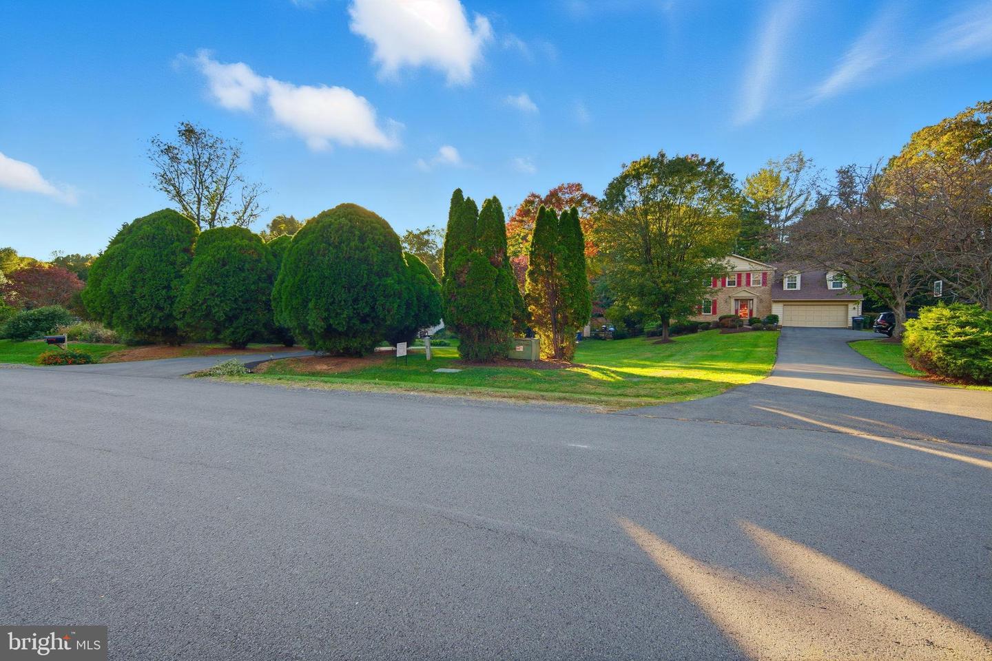 2724 BERRYLAND DR, OAKTON, Virginia 22124, 4 Bedrooms Bedrooms, 13 Rooms Rooms,4 BathroomsBathrooms,Residential,For sale,2724 BERRYLAND DR,VAFX2276184 MLS # VAFX2276184