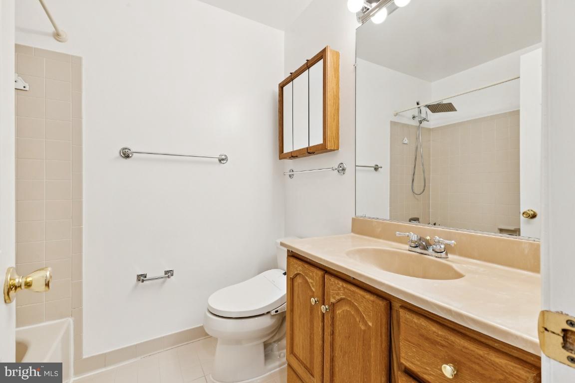 2724 BERRYLAND DR, OAKTON, Virginia 22124, 4 Bedrooms Bedrooms, 13 Rooms Rooms,4 BathroomsBathrooms,Residential,For sale,2724 BERRYLAND DR,VAFX2276184 MLS # VAFX2276184