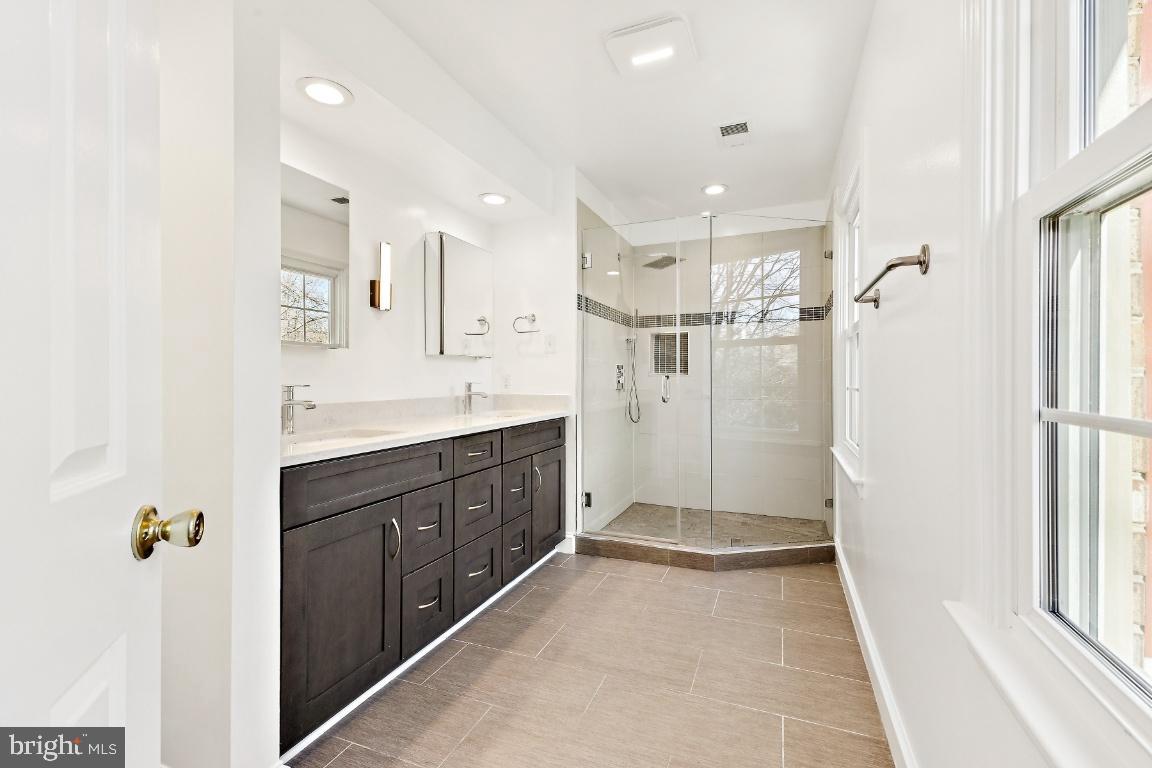 2724 BERRYLAND DR, OAKTON, Virginia 22124, 4 Bedrooms Bedrooms, 13 Rooms Rooms,4 BathroomsBathrooms,Residential,For sale,2724 BERRYLAND DR,VAFX2276184 MLS # VAFX2276184