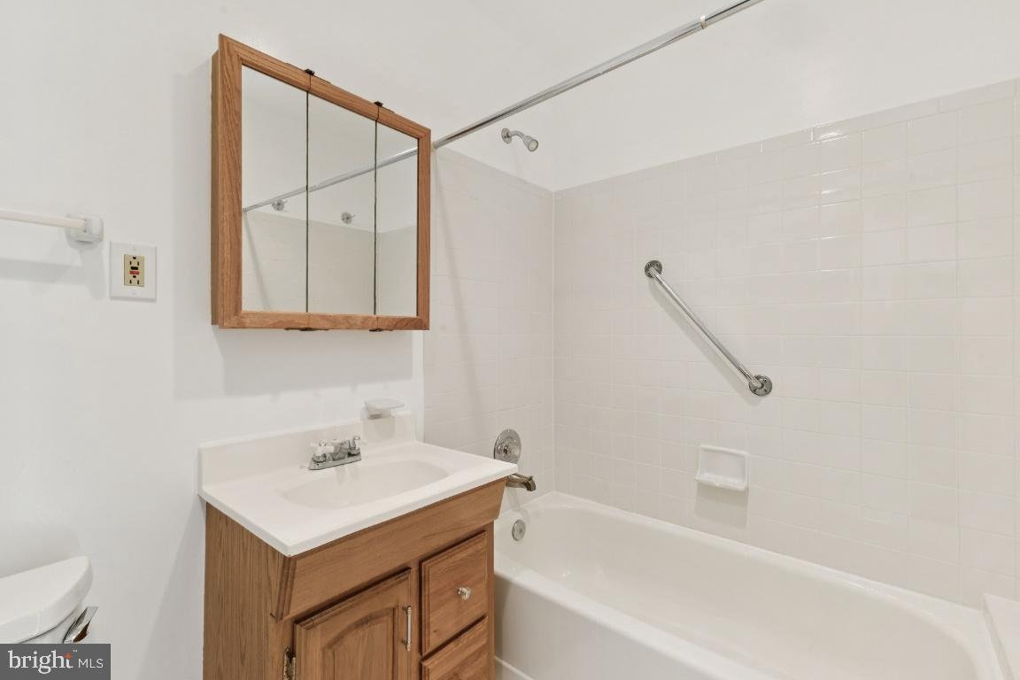 2724 BERRYLAND DR, OAKTON, Virginia 22124, 4 Bedrooms Bedrooms, 13 Rooms Rooms,4 BathroomsBathrooms,Residential,For sale,2724 BERRYLAND DR,VAFX2276184 MLS # VAFX2276184