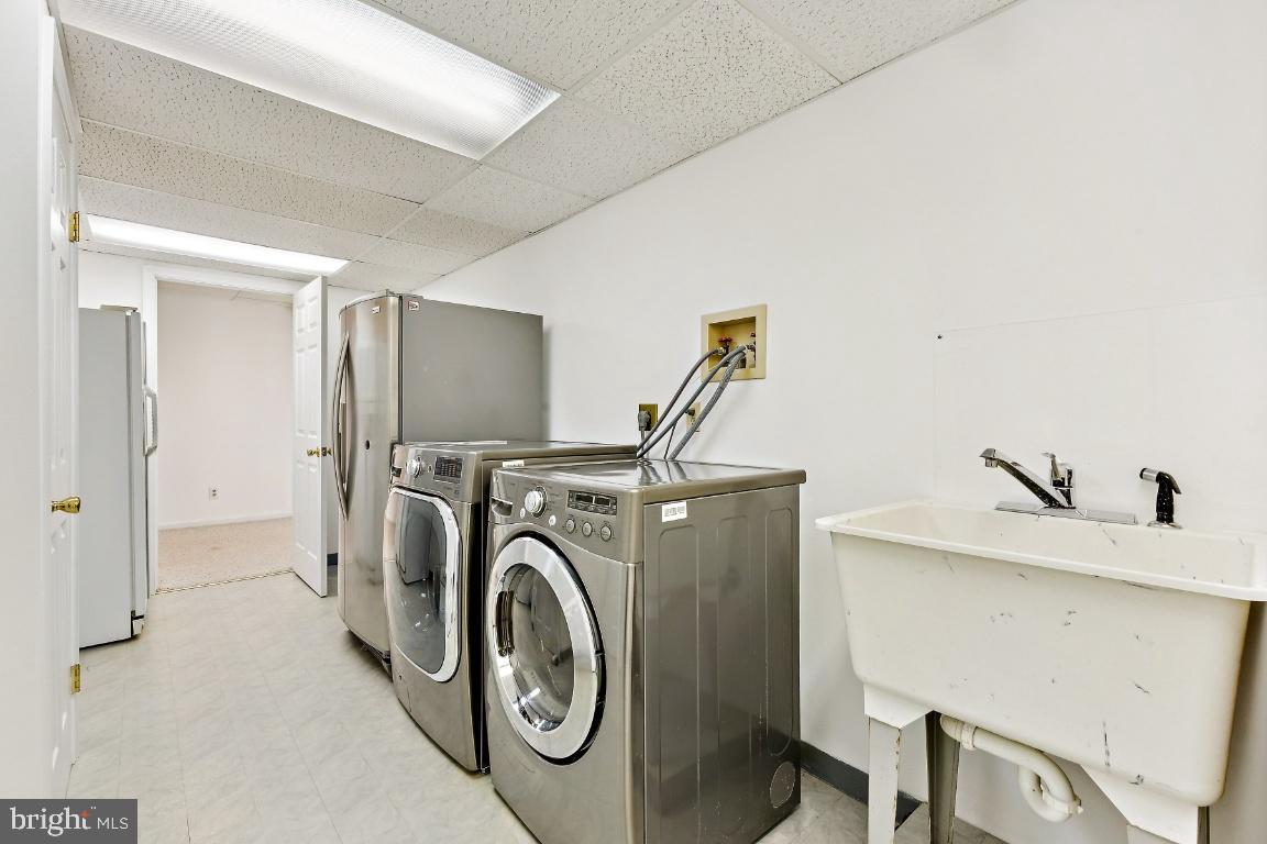 2724 BERRYLAND DR, OAKTON, Virginia 22124, 4 Bedrooms Bedrooms, 13 Rooms Rooms,4 BathroomsBathrooms,Residential,For sale,2724 BERRYLAND DR,VAFX2276184 MLS # VAFX2276184