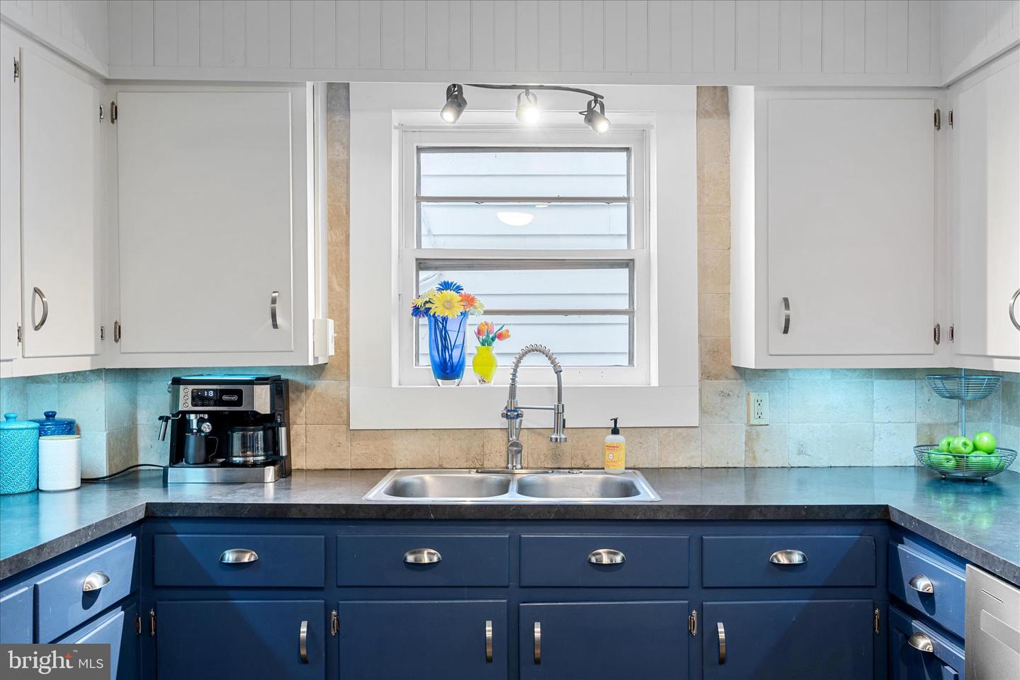 414 S CAMERON ST, WINCHESTER, Virginia 22601, 3 Bedrooms Bedrooms, 9 Rooms Rooms,2 BathroomsBathrooms,Residential,For sale,414 S CAMERON ST,VAWI2009506 MLS # VAWI2009506