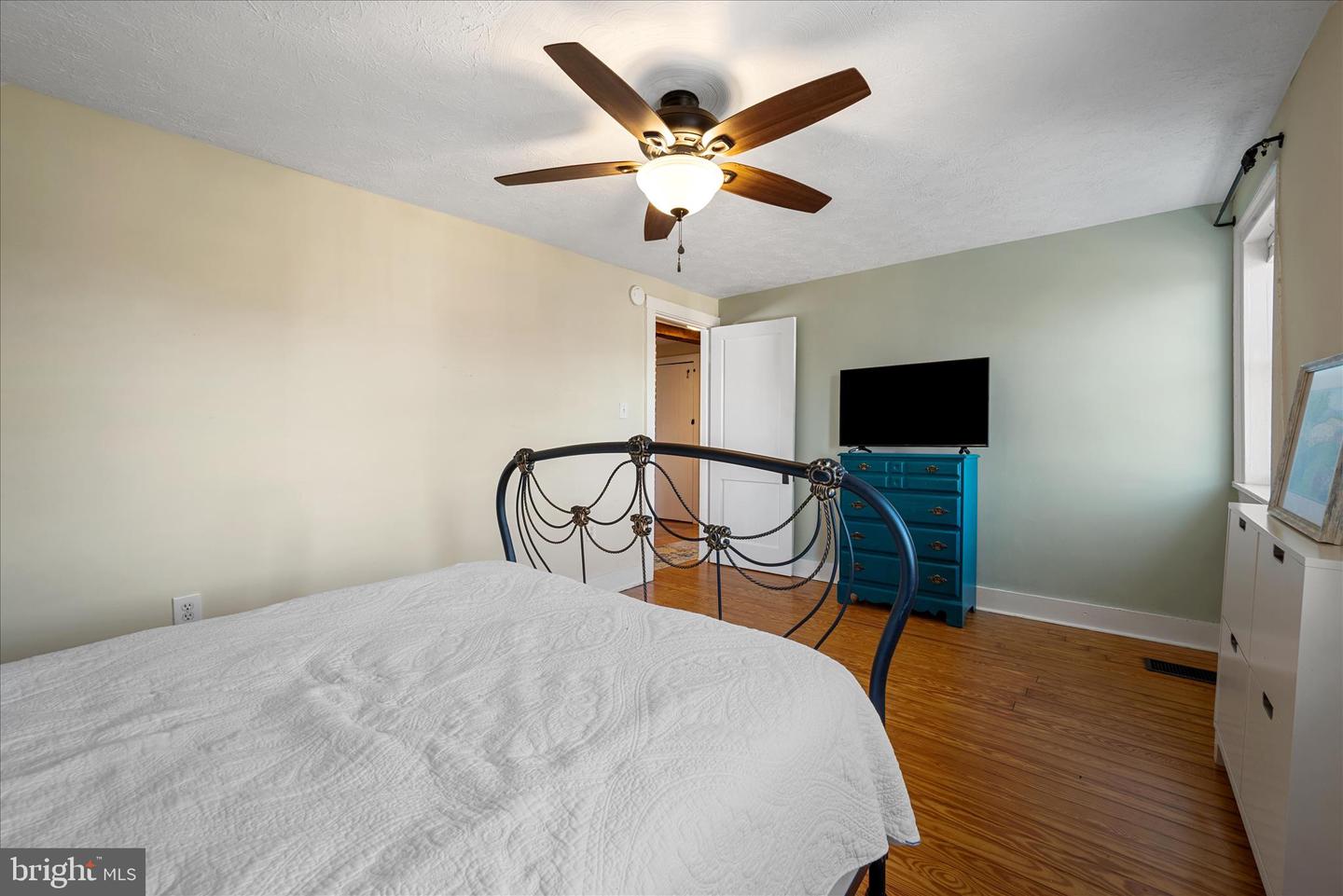 414 S CAMERON ST, WINCHESTER, Virginia 22601, 3 Bedrooms Bedrooms, 9 Rooms Rooms,2 BathroomsBathrooms,Residential,For sale,414 S CAMERON ST,VAWI2009506 MLS # VAWI2009506