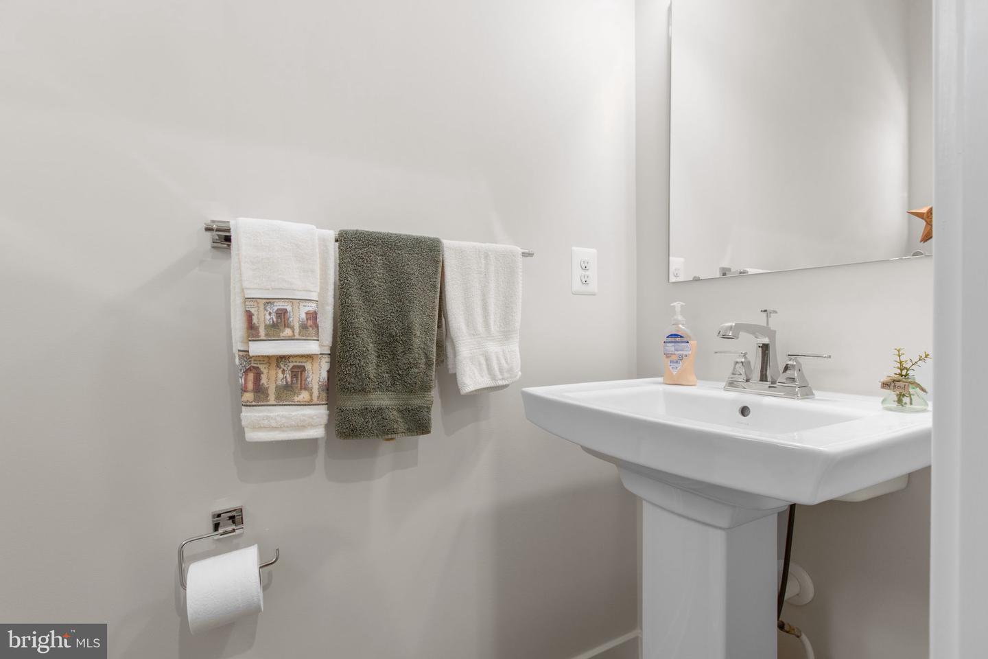 1112 CITY VIEW LN, FREDERICKSBURG, Virginia 22401, 4 Bedrooms Bedrooms, ,3 BathroomsBathrooms,Residential,For sale,1112 CITY VIEW LN,VAFB2009336 MLS # VAFB2009336