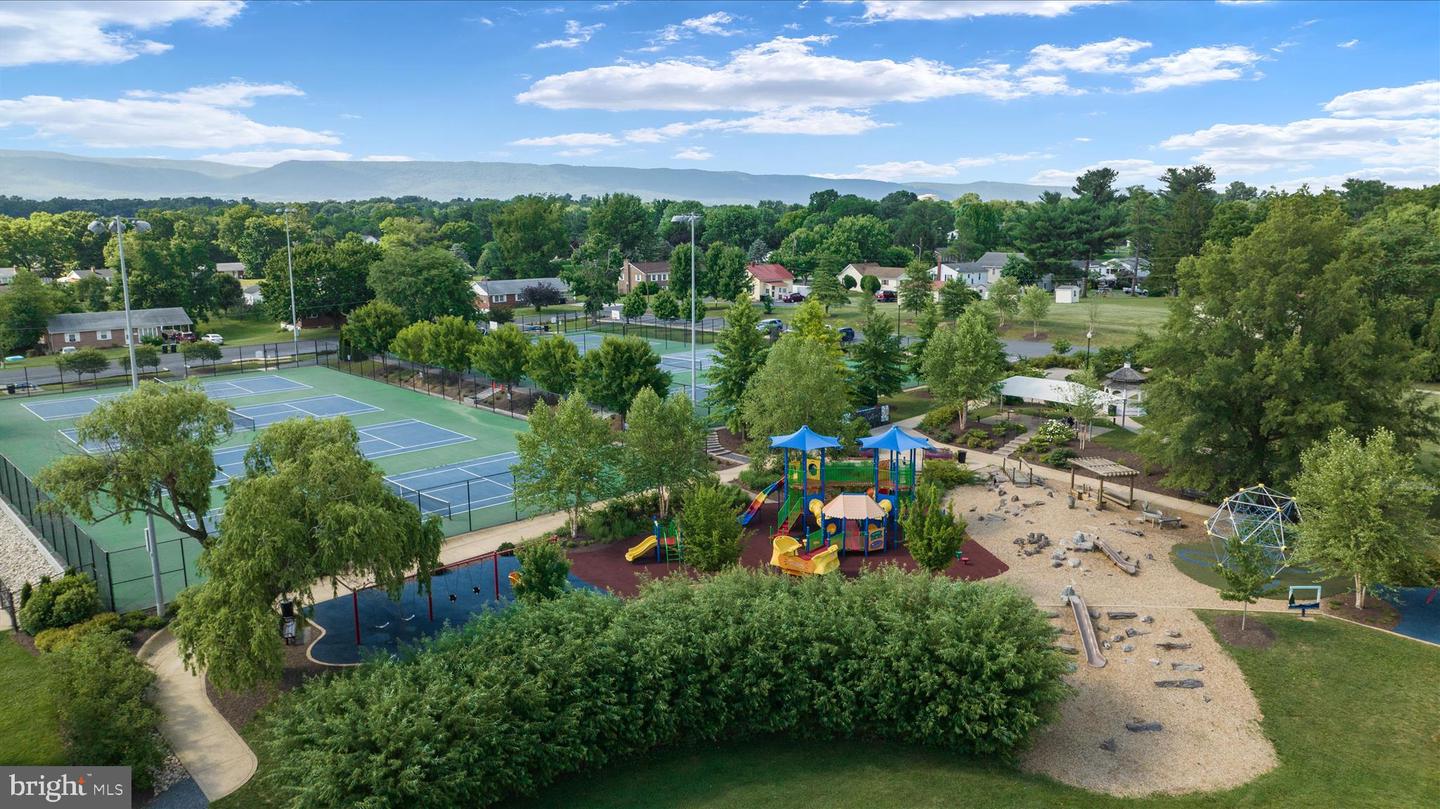 422 N MAIN ST, WOODSTOCK, Virginia 22664, 5 Bedrooms Bedrooms, ,3 BathroomsBathrooms,Residential,For sale,422 N MAIN ST,VASH2013124 MLS # VASH2013124