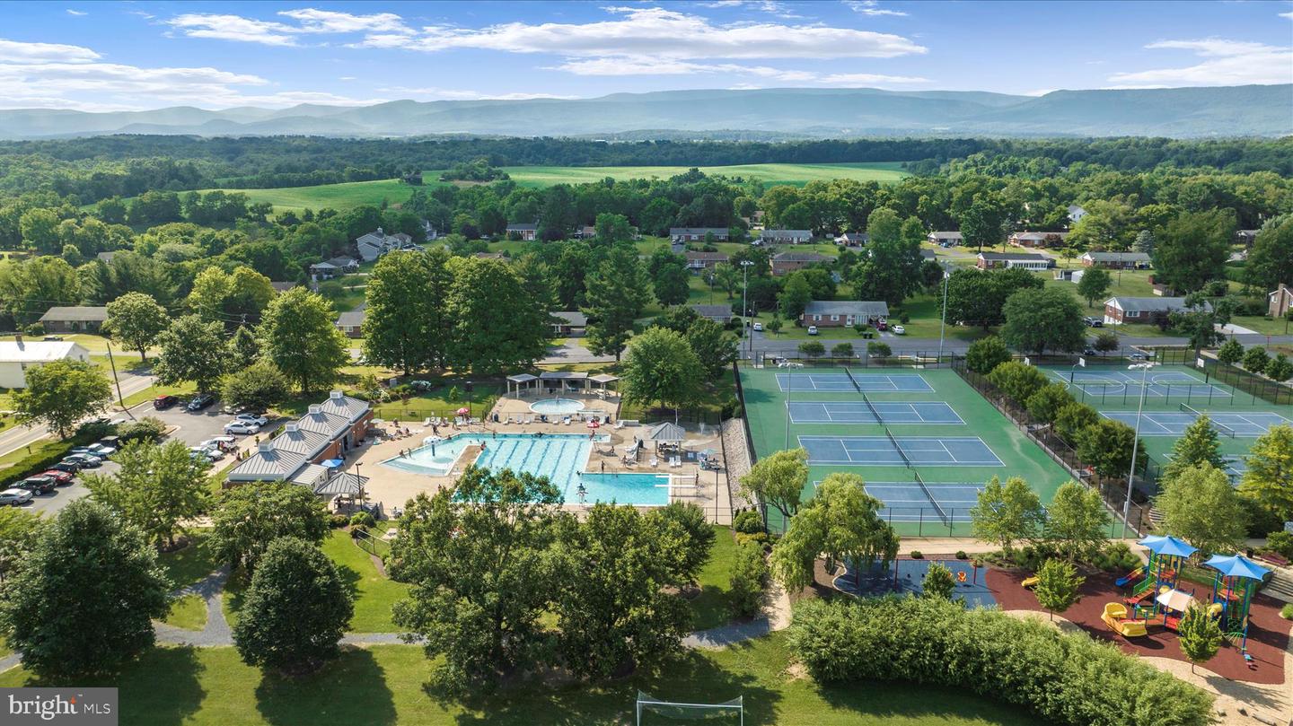 422 N MAIN ST, WOODSTOCK, Virginia 22664, 5 Bedrooms Bedrooms, ,3 BathroomsBathrooms,Residential,For sale,422 N MAIN ST,VASH2013124 MLS # VASH2013124