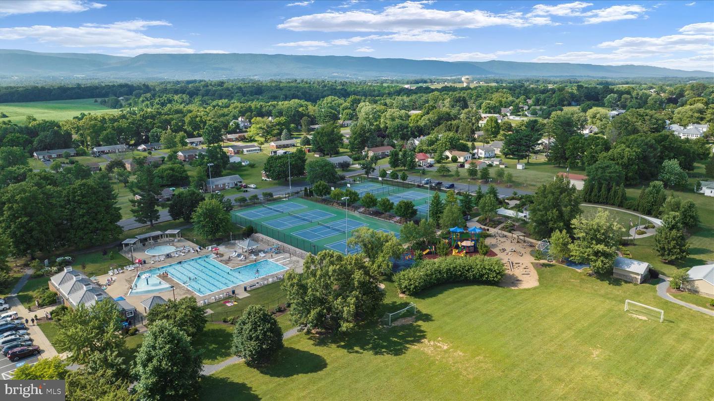 422 N MAIN ST, WOODSTOCK, Virginia 22664, 5 Bedrooms Bedrooms, ,3 BathroomsBathrooms,Residential,For sale,422 N MAIN ST,VASH2013124 MLS # VASH2013124