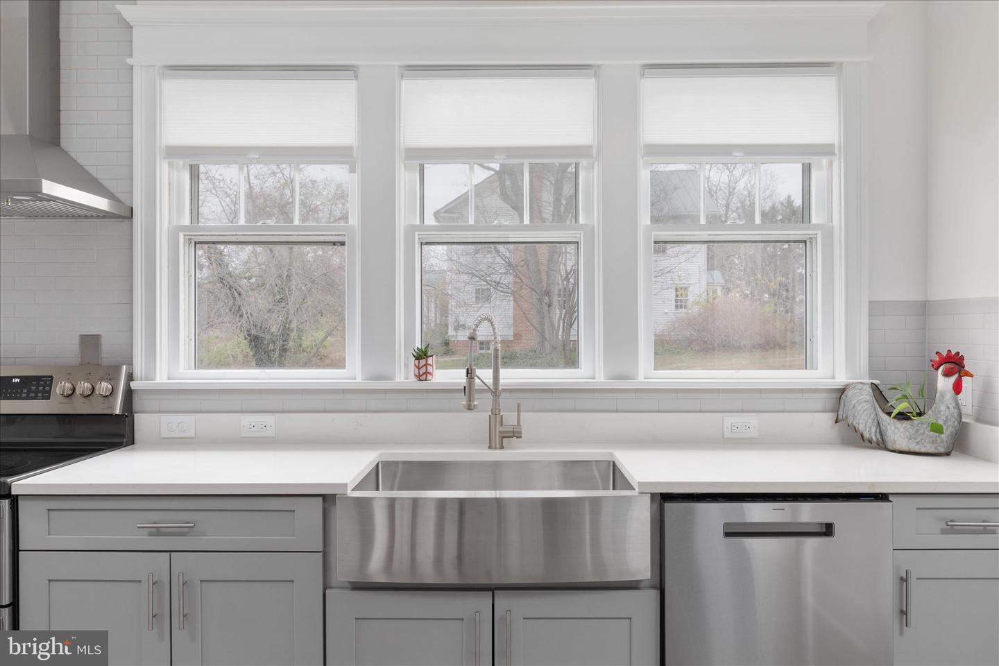 422 N MAIN ST, WOODSTOCK, Virginia 22664, 5 Bedrooms Bedrooms, ,3 BathroomsBathrooms,Residential,For sale,422 N MAIN ST,VASH2013124 MLS # VASH2013124