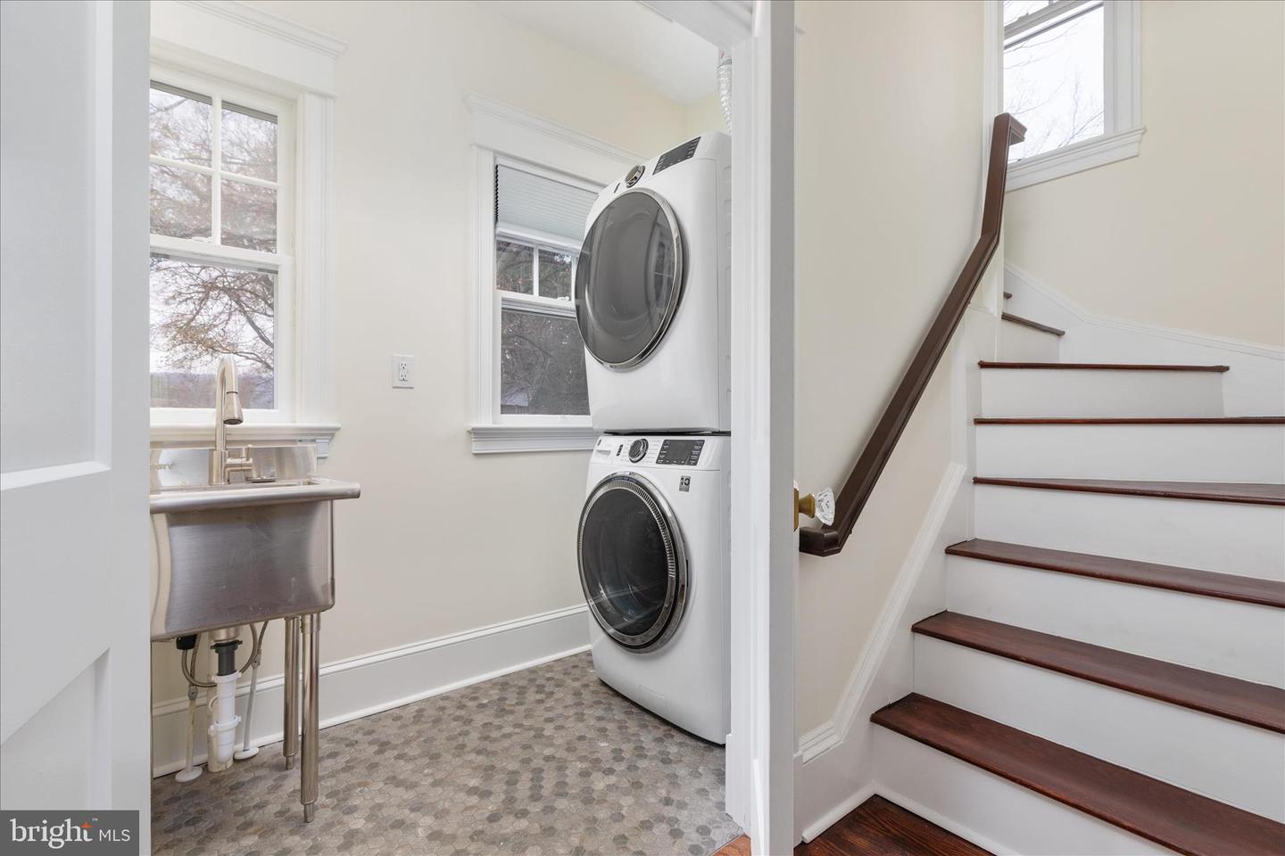 422 N MAIN ST, WOODSTOCK, Virginia 22664, 5 Bedrooms Bedrooms, ,3 BathroomsBathrooms,Residential,For sale,422 N MAIN ST,VASH2013124 MLS # VASH2013124