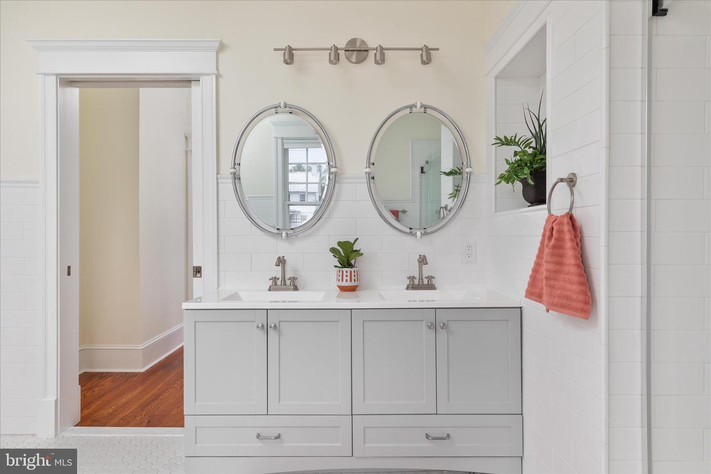 422 N MAIN ST, WOODSTOCK, Virginia 22664, 5 Bedrooms Bedrooms, ,3 BathroomsBathrooms,Residential,For sale,422 N MAIN ST,VASH2013124 MLS # VASH2013124