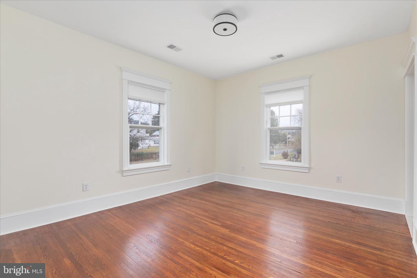 422 N MAIN ST, WOODSTOCK, Virginia 22664, 5 Bedrooms Bedrooms, ,3 BathroomsBathrooms,Residential,For sale,422 N MAIN ST,VASH2013124 MLS # VASH2013124