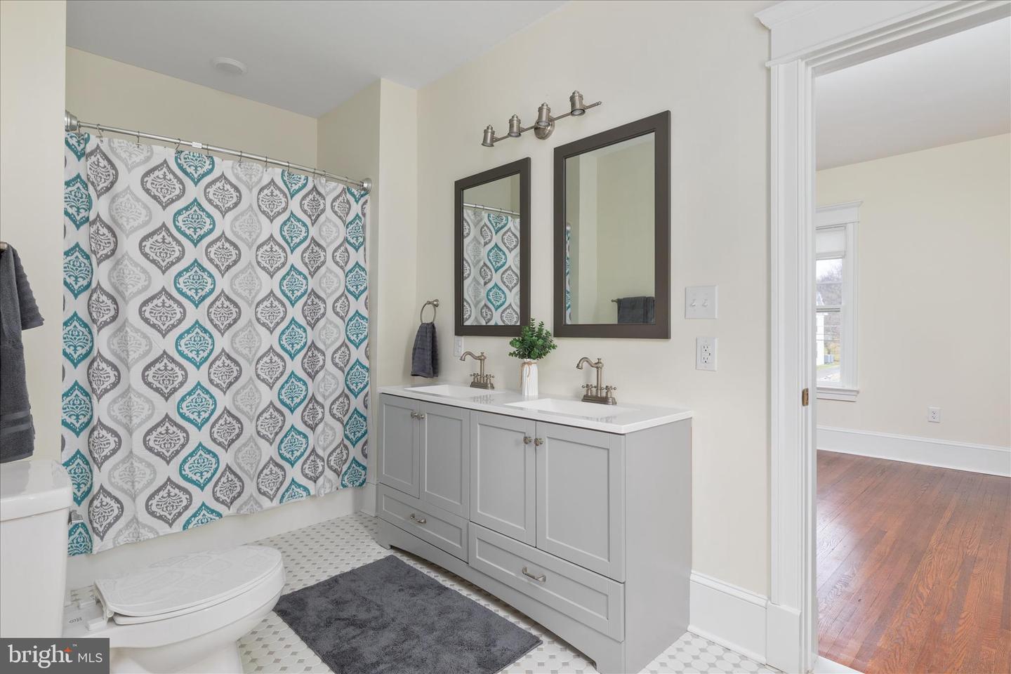 422 N MAIN ST, WOODSTOCK, Virginia 22664, 5 Bedrooms Bedrooms, ,3 BathroomsBathrooms,Residential,For sale,422 N MAIN ST,VASH2013124 MLS # VASH2013124