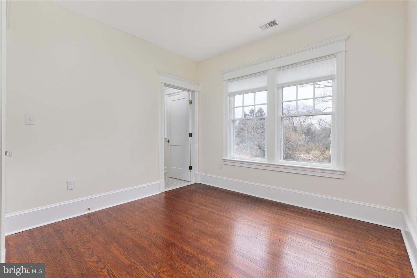 422 N MAIN ST, WOODSTOCK, Virginia 22664, 5 Bedrooms Bedrooms, ,3 BathroomsBathrooms,Residential,For sale,422 N MAIN ST,VASH2013124 MLS # VASH2013124