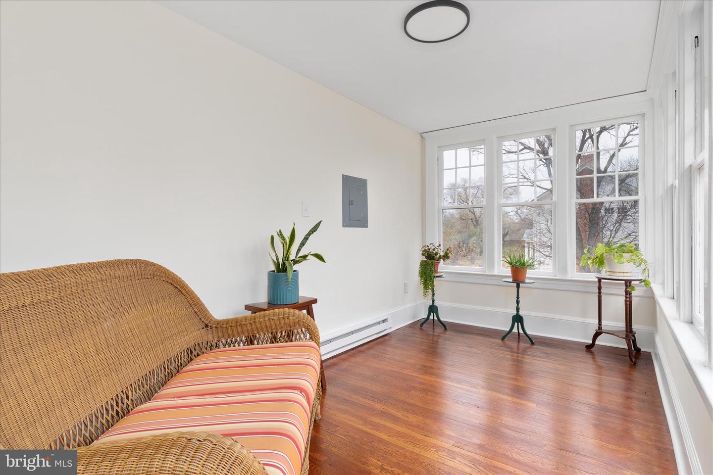 422 N MAIN ST, WOODSTOCK, Virginia 22664, 5 Bedrooms Bedrooms, ,3 BathroomsBathrooms,Residential,For sale,422 N MAIN ST,VASH2013124 MLS # VASH2013124