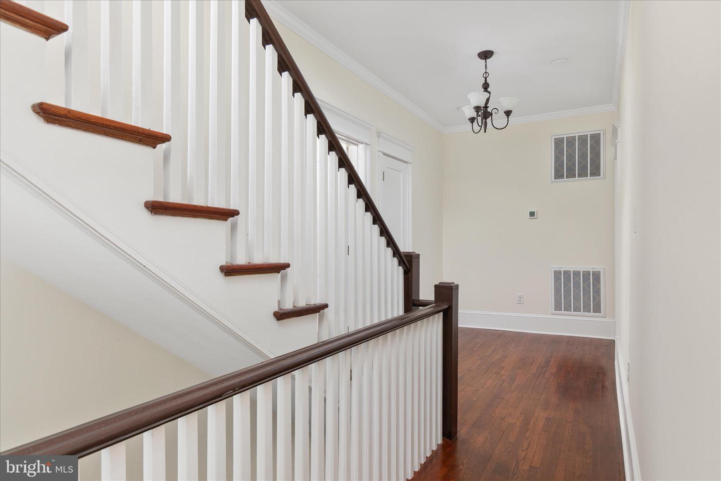 422 N MAIN ST, WOODSTOCK, Virginia 22664, 5 Bedrooms Bedrooms, ,3 BathroomsBathrooms,Residential,For sale,422 N MAIN ST,VASH2013124 MLS # VASH2013124