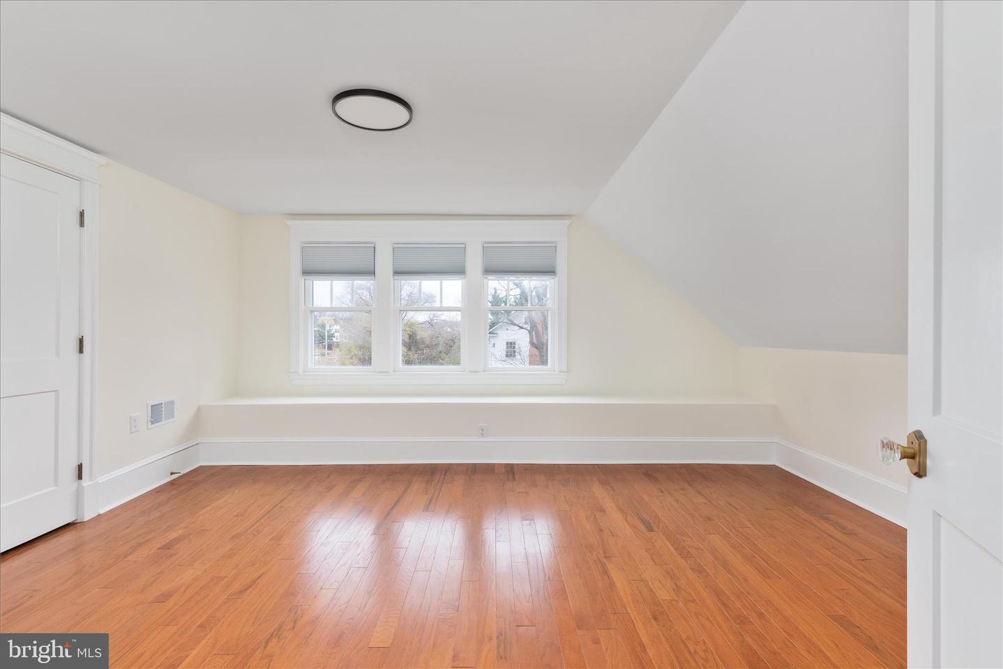 422 N MAIN ST, WOODSTOCK, Virginia 22664, 5 Bedrooms Bedrooms, ,3 BathroomsBathrooms,Residential,For sale,422 N MAIN ST,VASH2013124 MLS # VASH2013124