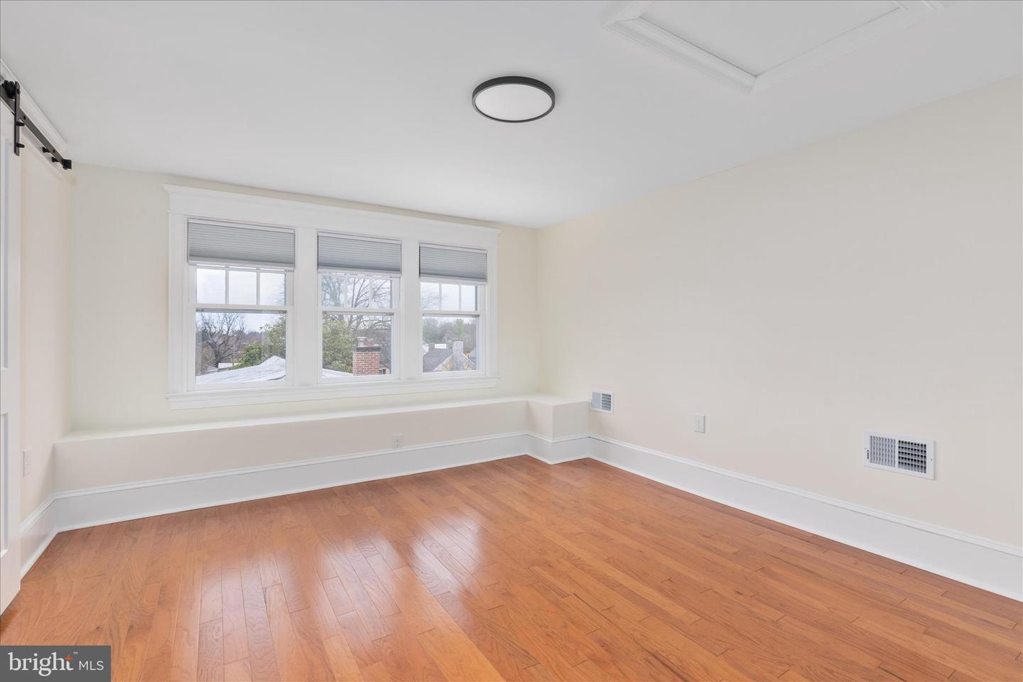 422 N MAIN ST, WOODSTOCK, Virginia 22664, 5 Bedrooms Bedrooms, ,3 BathroomsBathrooms,Residential,For sale,422 N MAIN ST,VASH2013124 MLS # VASH2013124